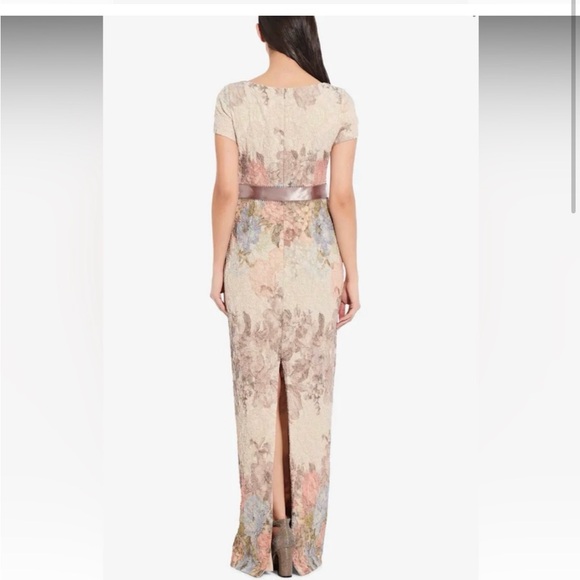 Floral Matelasse Gown. Adrianna Papell. Size 8. NWT. - Picture 3 of 10